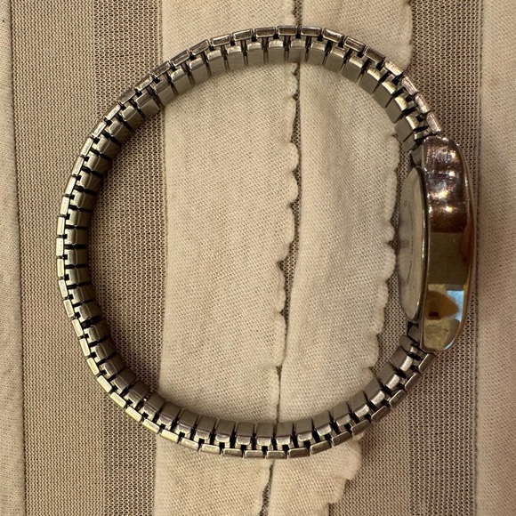 Analog Watch Silver Tone Expansion Stretch Band Oval Shaped Face Women’s Vintage - Picture 3 of 7